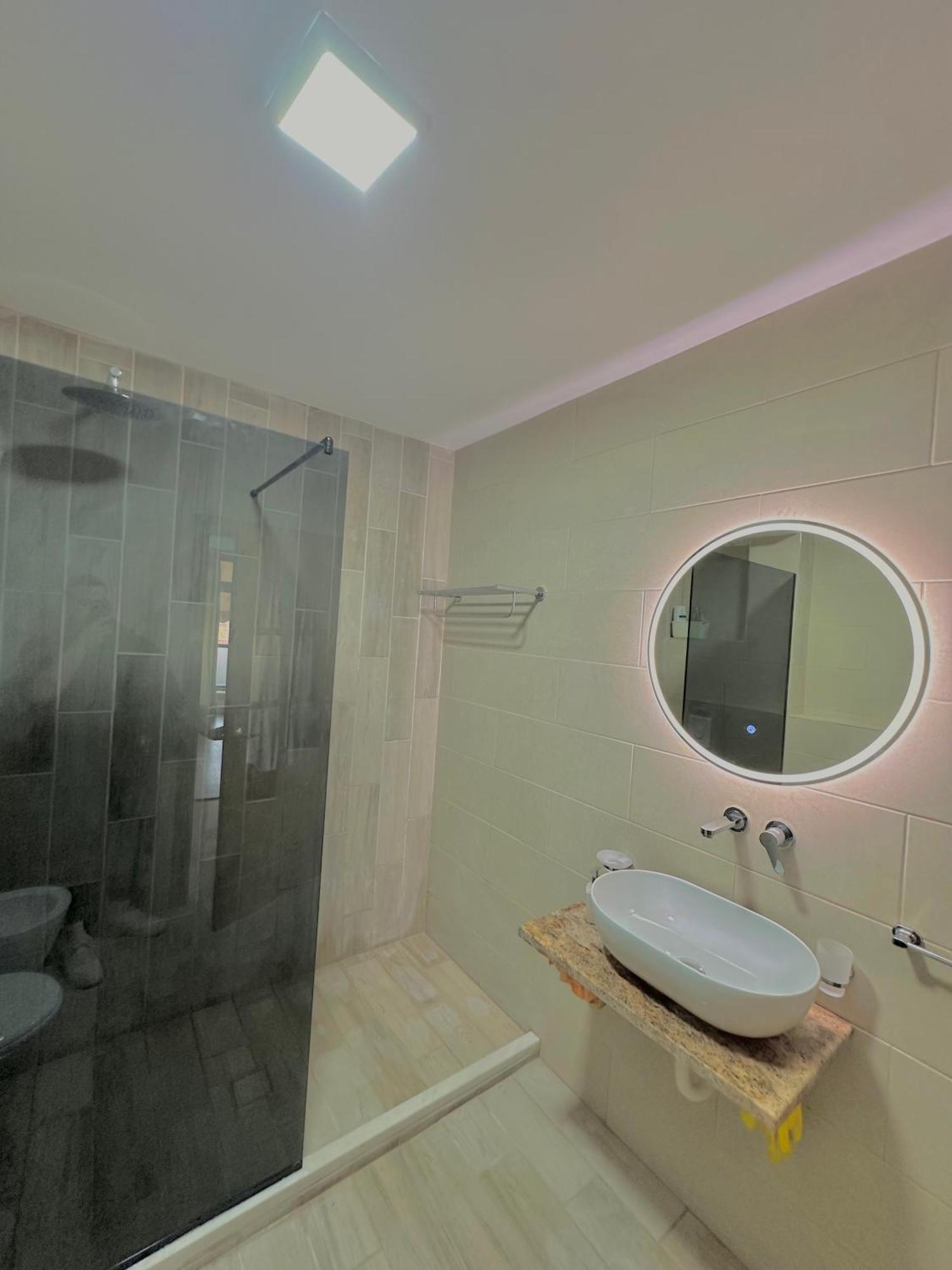 Central Inn Home Tirana Bagian luar foto