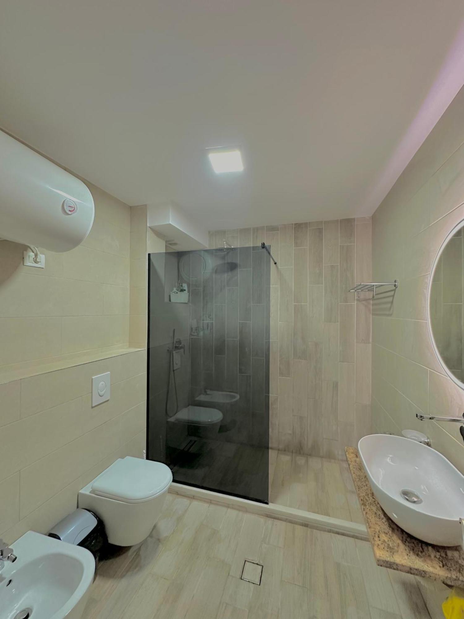Central Inn Home Tirana Bagian luar foto